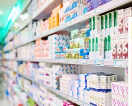 Prateleiras de medicamentos